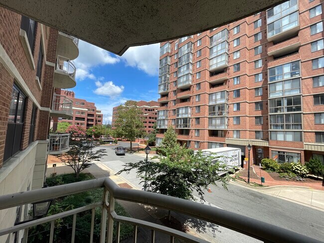 Building Photo - 1200 Braddock Pl