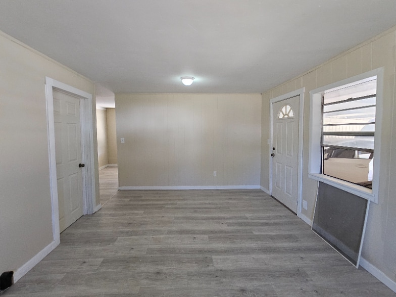 Building Photo - 613 Marlin St