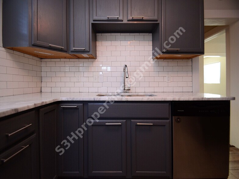 Building Photo - 2304 N 65th St