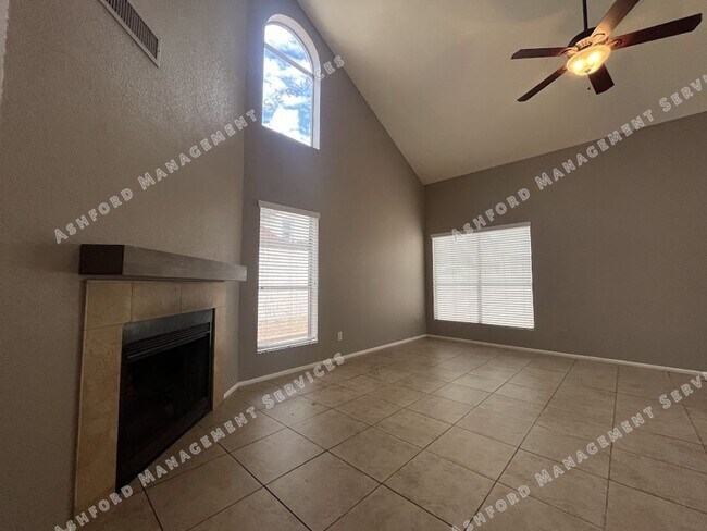 Building Photo - Charming 3 Bedroom, 2.5 Bath Home in North...