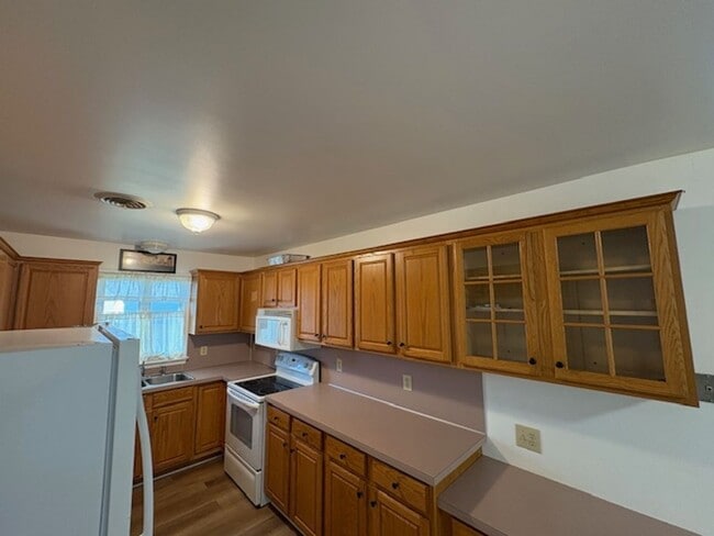 Building Photo - Single Level Half Duplex w/ Garage