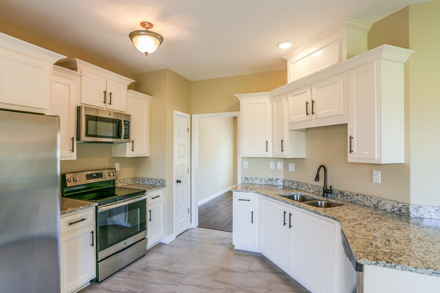 Building Photo - 5498 Riverstone Dr