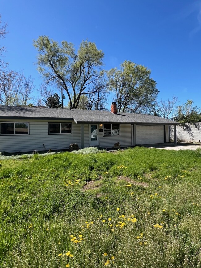 Building Photo - 3 Bed 2 Bath Home in Boise!