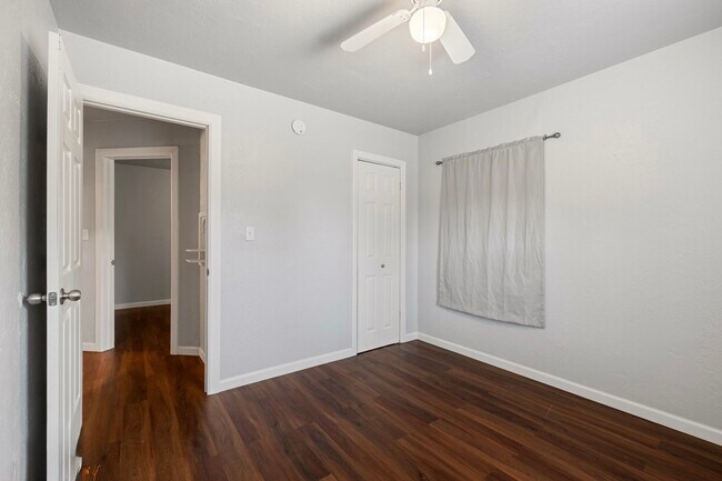 Building Photo - 4012 S Hudson Ave