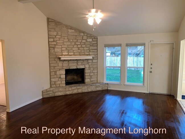 Building Photo - Beautifully Renovated 4/2 One story George...