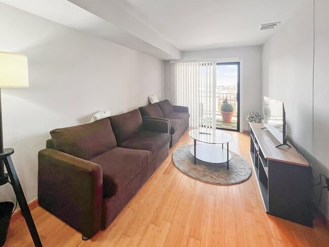 Building Photo - 1906 Paterson Plank Rd