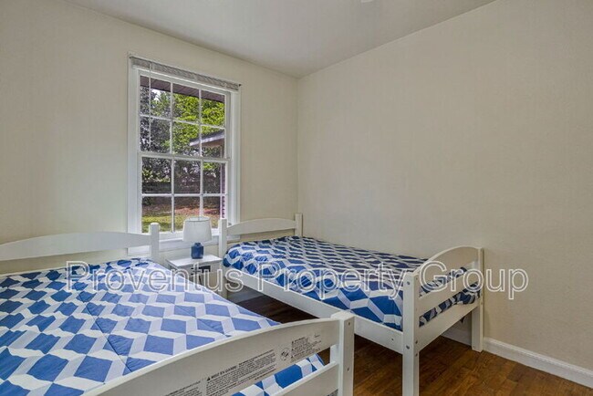 Building Photo - 305 Chaseville St