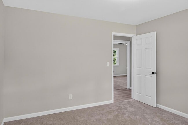Building Photo - 9512 Heathwood Dr