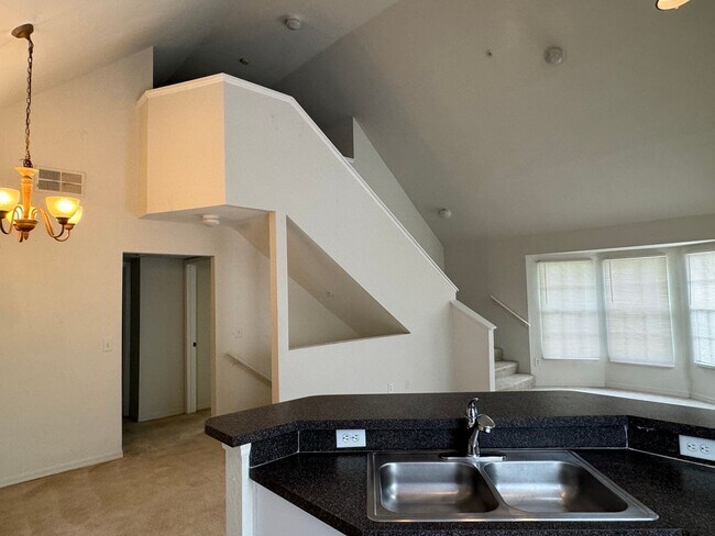 Building Photo - 1-Bedroom Condo with Loft & Washer/Dryer a...
