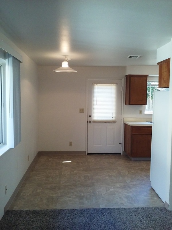 Building Photo - 2152 NW North Hill Dr