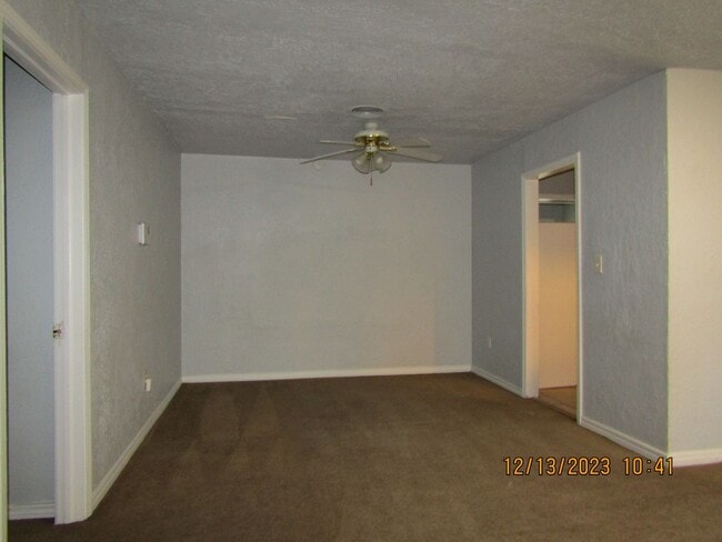 Building Photo - Close to shopping, Comanche hospital and Cameron University