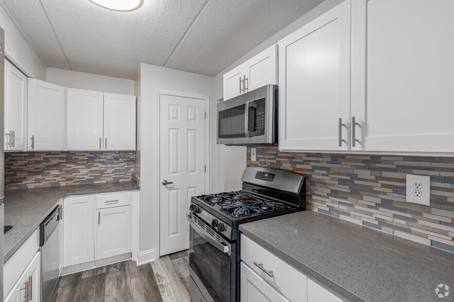 Primary Photo - Stratford Apartments