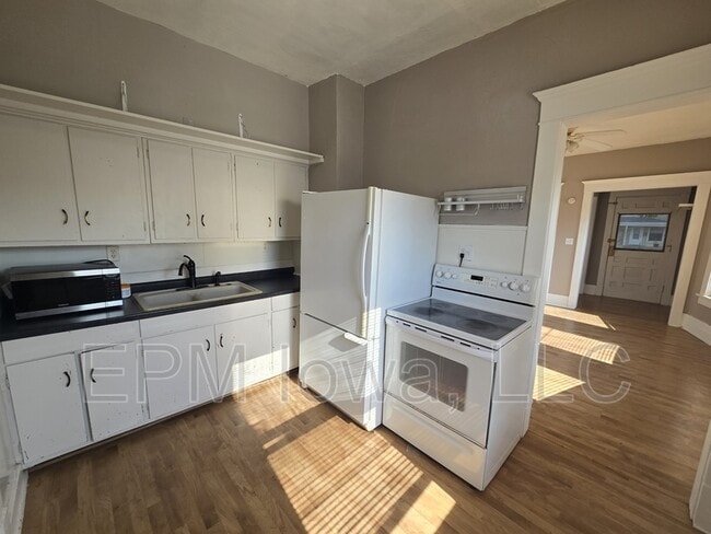 Building Photo - 2019 Falls Ave