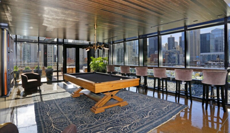 Building Photo - 688 N La Salle Dr