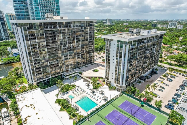 Building Photo - 1915 Brickell Ave