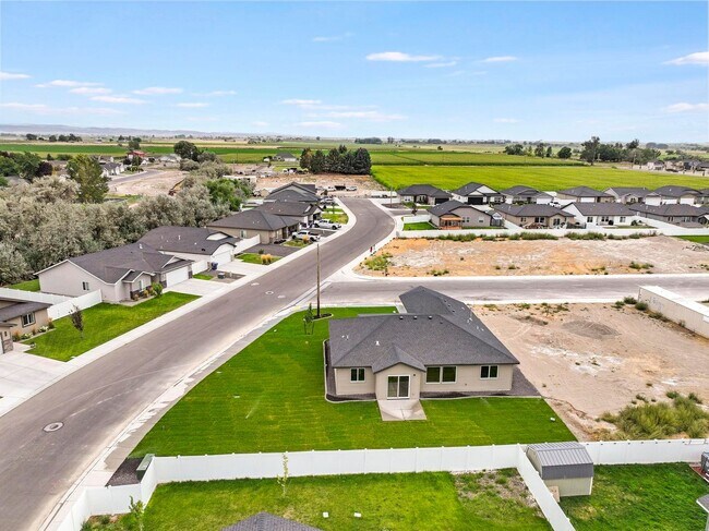 Building Photo - 392 Rock Dove Loop