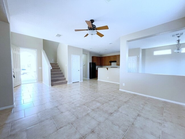 Building Photo - Spacious Living, Granite Counters, Great Location!