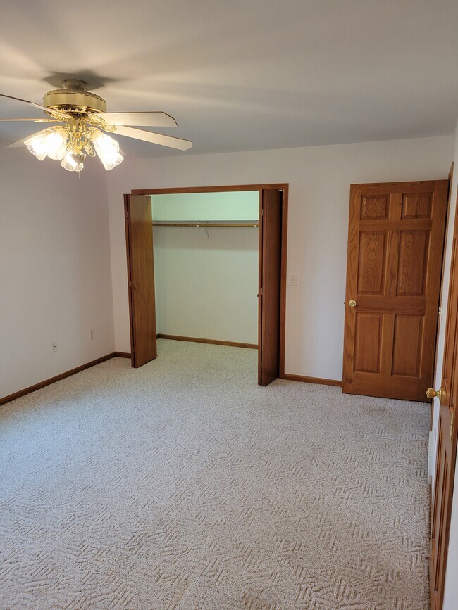 12×20 Main bedroom - 153 Jennifer Ln