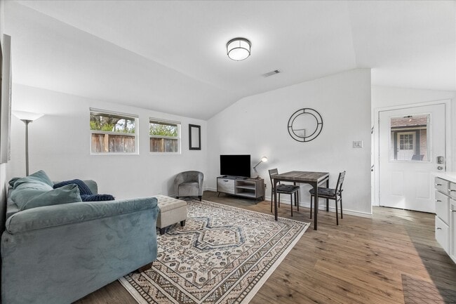 Building Photo - 510 S Belknap St