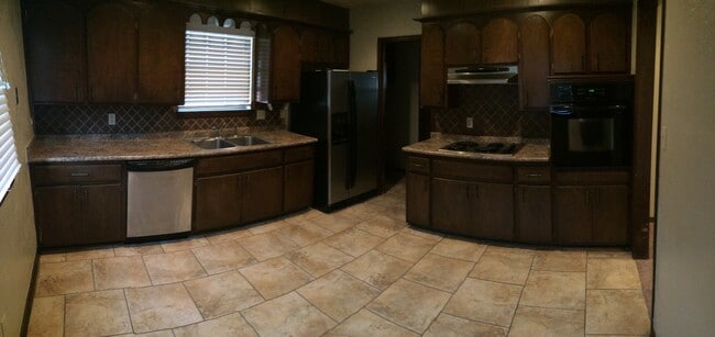 Building Photo - Beautiful Remodeled Home.  Available now.