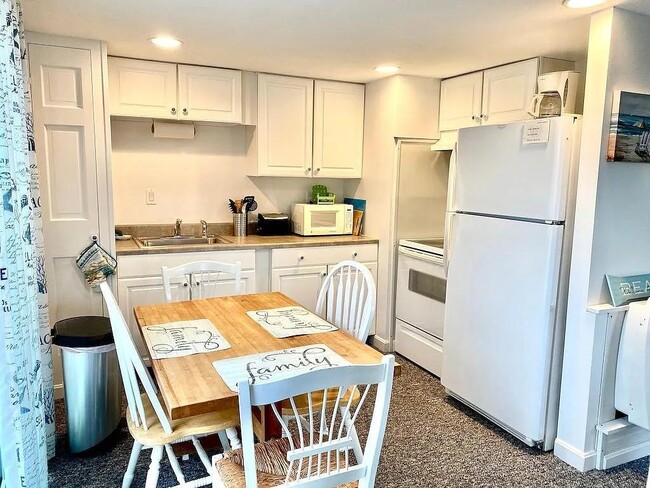 Building Photo - 34 Ellery Ave