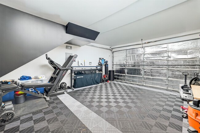 Building Photo - 1303 Upland Retreat Dr