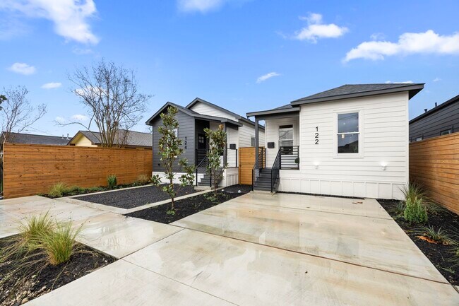 Building Photo - 122 E 31st 1/2 St