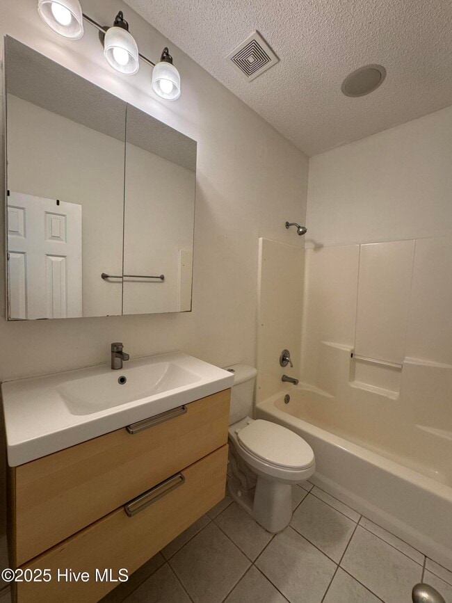 Building Photo - 1600 Sturdivant Dr