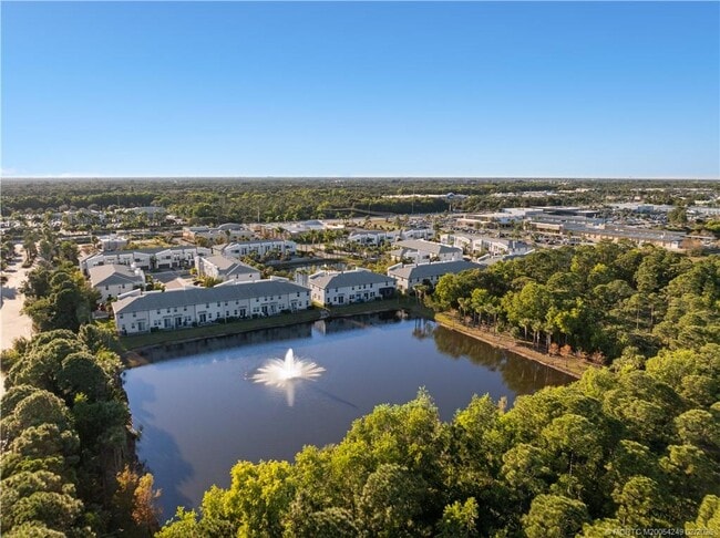 Building Photo - 3931 SE Mentmore Ln