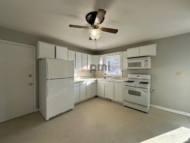 Building Photo - 1075 N 100 E