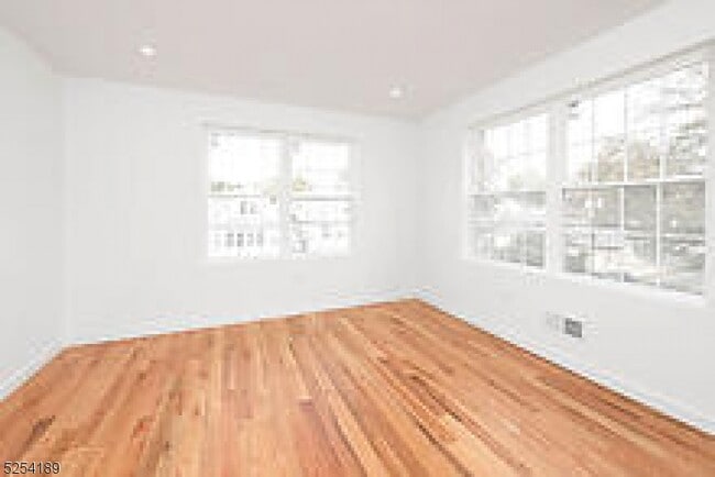 Building Photo - 125 Broughton Ave