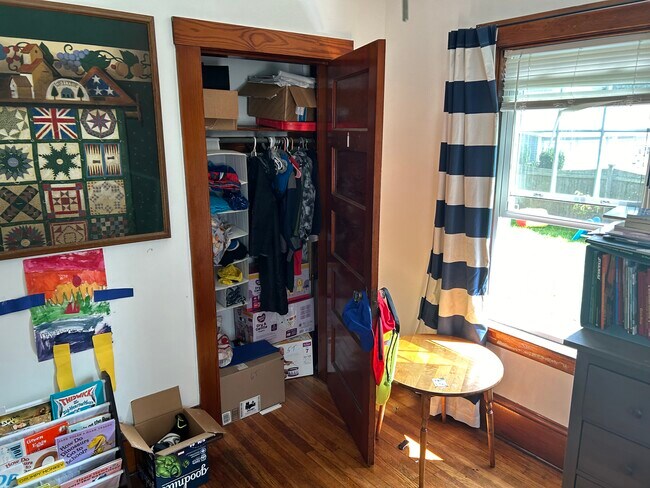 Bed 1 - 221 Market St