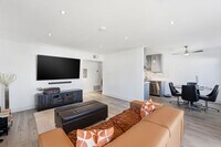 Building Photo - 450 W Vermont Ave