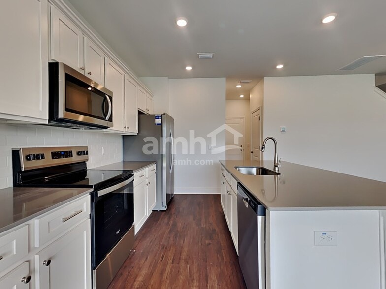 Building Photo - 547 Plumeria Ln