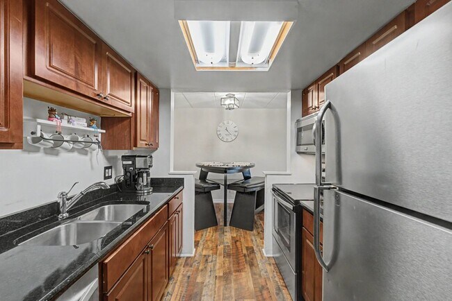 Building Photo - 1 Renaissance Pl