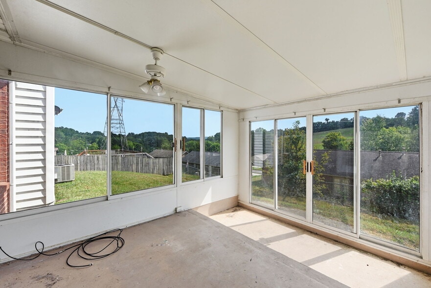 Building Photo - 8059 Florence Gardens Rd