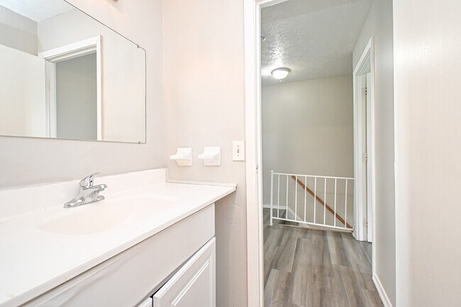Building Photo - 10943 Birchridge Dr