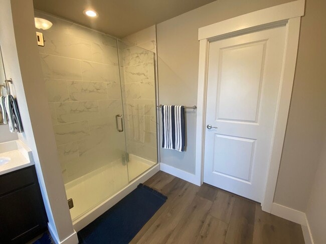 Building Photo - Gorgeous New 3 bedroom Furnished Whitefish Townhouse