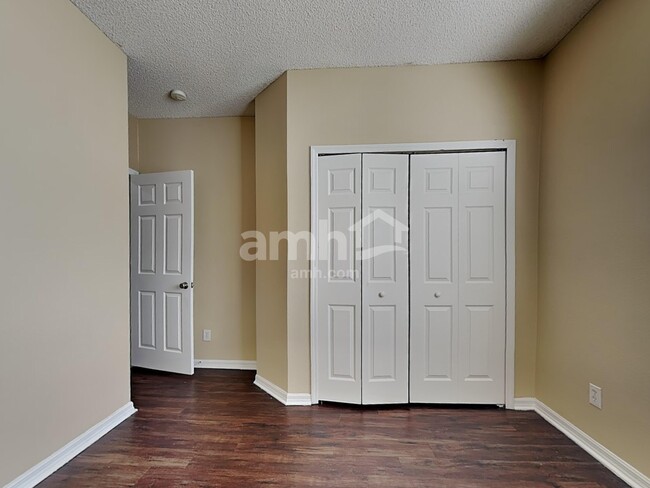Building Photo - 990 Riviera Point Dr