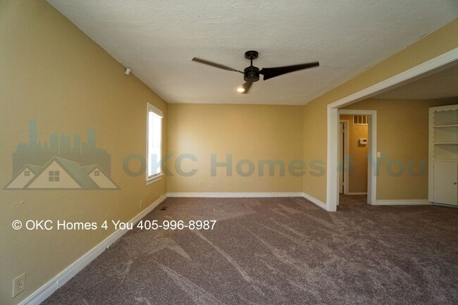 Building Photo - Stylish, Updated 2 Bedroom House!