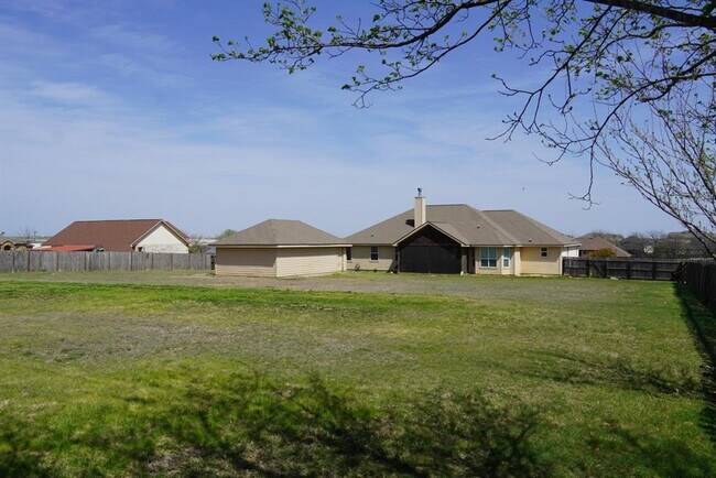 Building Photo - 141 Oak Stone Dr