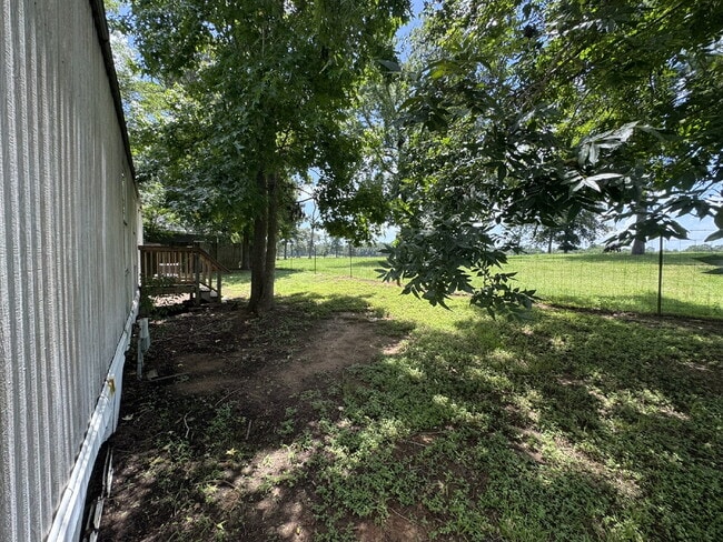 Building Photo - Easy, low-maintenance living in this well-...