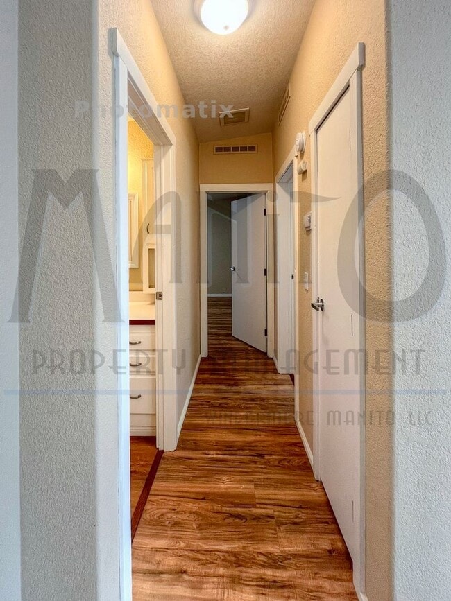 Building Photo - Spacious Modern 2 Bedroom Home