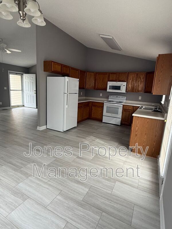 Building Photo - 176 Third Avenue