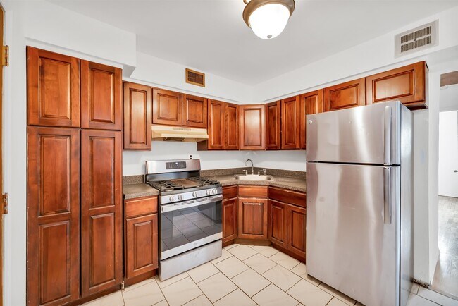 Building Photo - 30 Skyline Dr