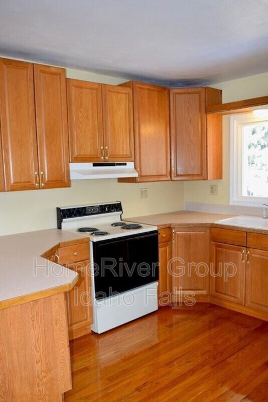 Building Photo - 998 J St