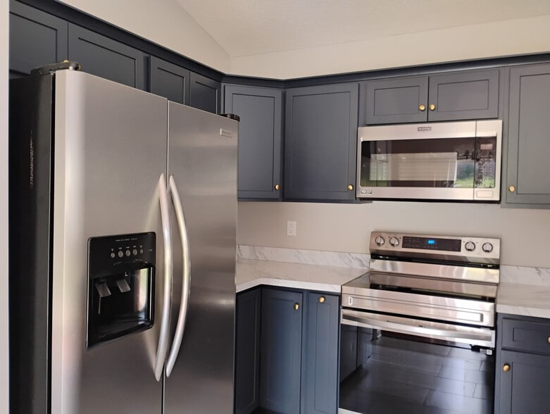 Kitchen - 734 Waterbrook Ln