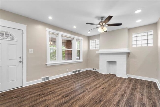 Building Photo - Tucked-Away 3bed 1 bath Treasure with City Perks Just Minutes Away