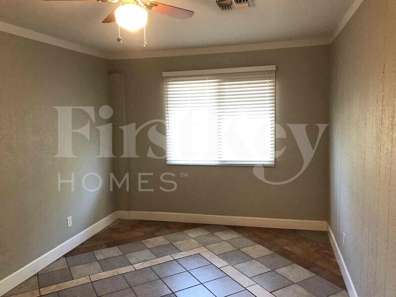 Building Photo - 7629 W Flower St