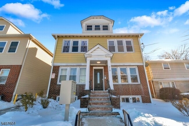 Building Photo - 918 Pennington St